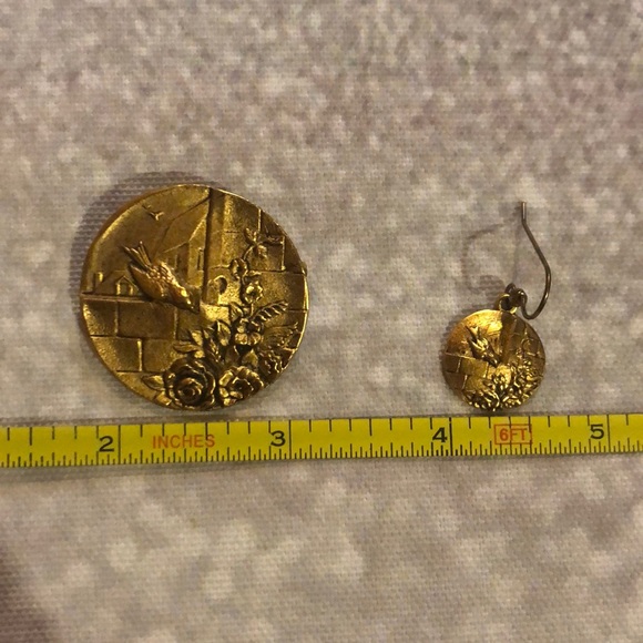 Matching Brooch and Earring Set - Picture 4 of 5